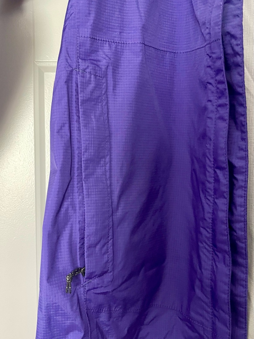 Like New Patagonia Women's lightweight Purple Rain Jacket - Picture 4 of 10